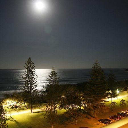 Wyuna Beachfront Holiday Apartments Gold Coast Extérieur photo