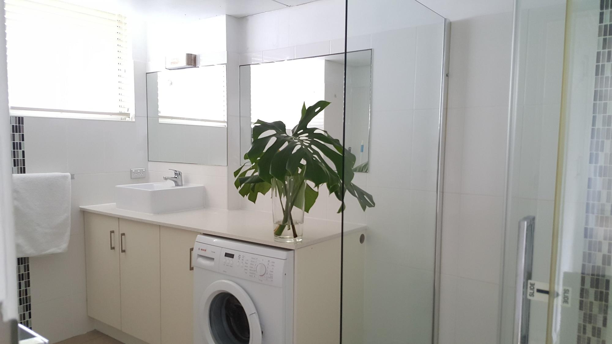 Wyuna Beachfront Holiday Apartments Gold Coast Extérieur photo