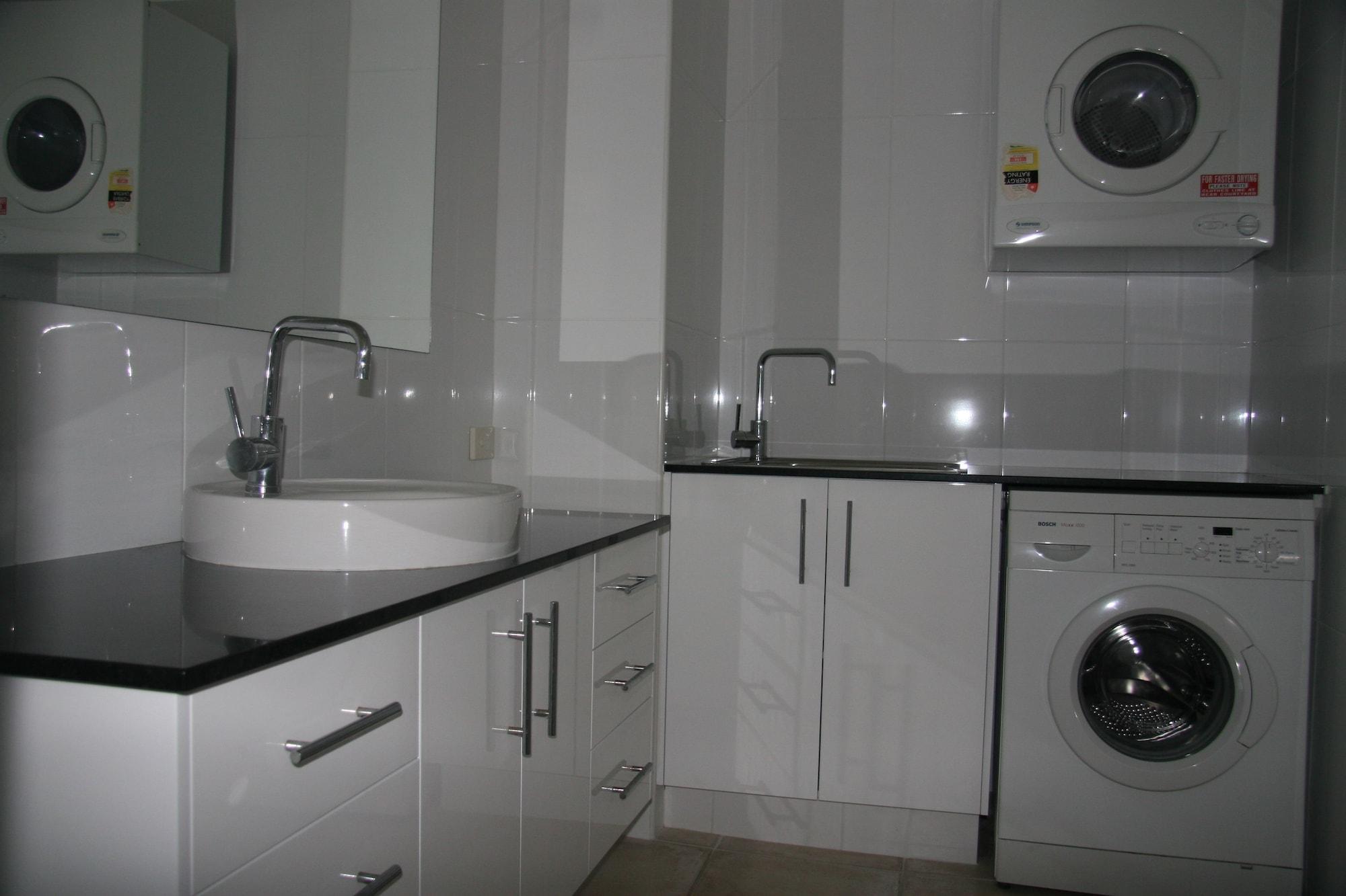 Wyuna Beachfront Holiday Apartments Gold Coast Extérieur photo