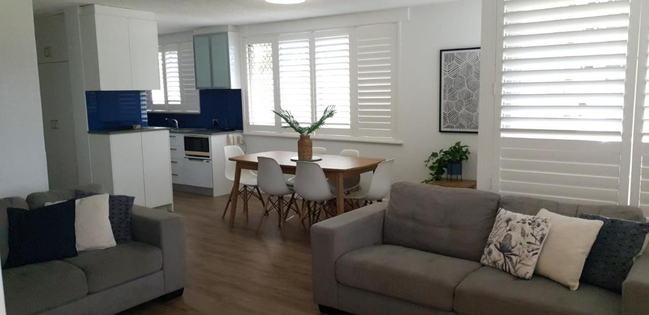 Wyuna Beachfront Holiday Apartments Gold Coast Extérieur photo