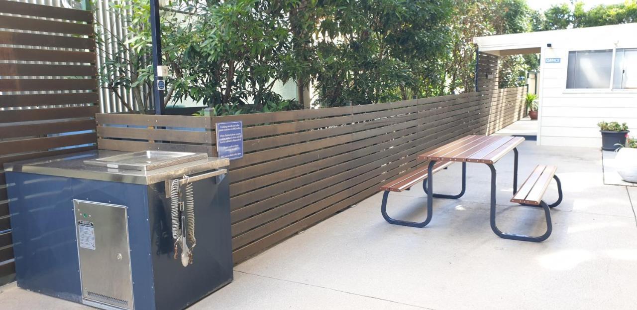 Wyuna Beachfront Holiday Apartments Gold Coast Extérieur photo