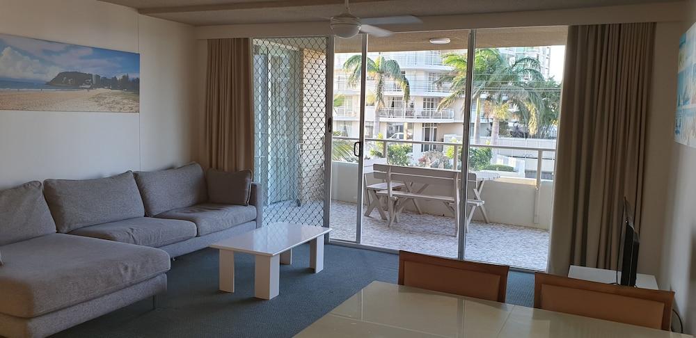 Wyuna Beachfront Holiday Apartments Gold Coast Extérieur photo