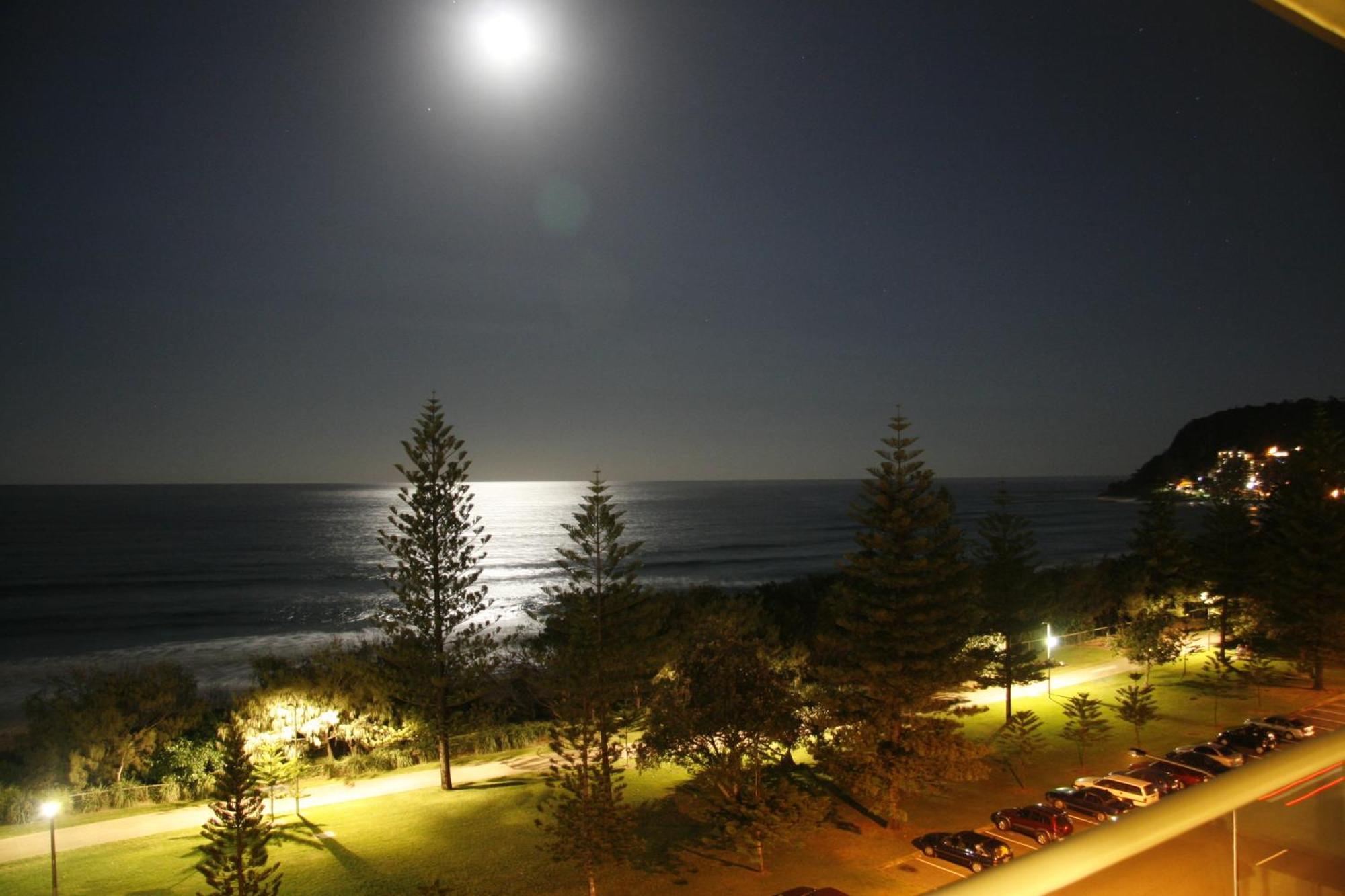 Wyuna Beachfront Holiday Apartments Gold Coast Extérieur photo
